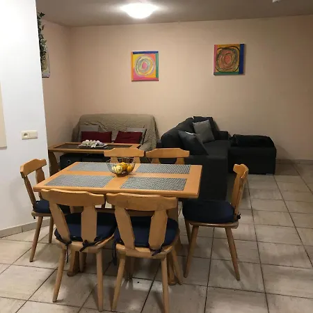 Apartamento Zum Burgblick Burg Reuland Exterior foto